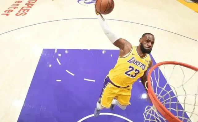nba全明星扣篮大赛詹姆斯_詹姆斯扣篮比赛视频_詹姆斯扣篮大赛几几年