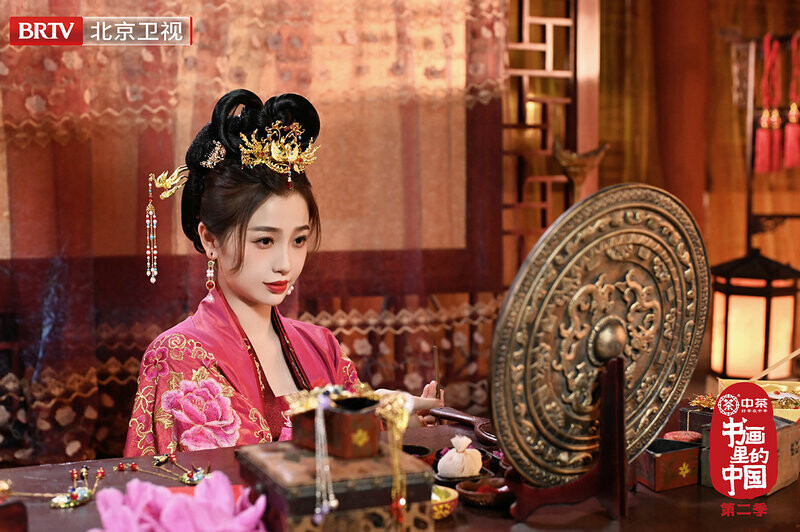 大唐妆容杨贵妃_大唐贵妃妆容特点解说_唐朝杨贵妃妆容