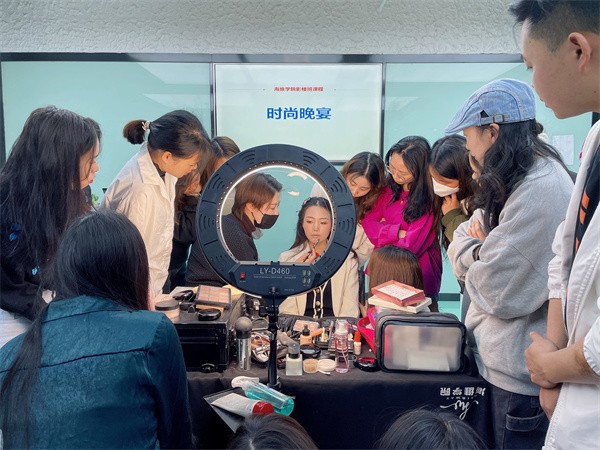 学化妆上哪学_化妆去哪里学_学化妆学什么课程
