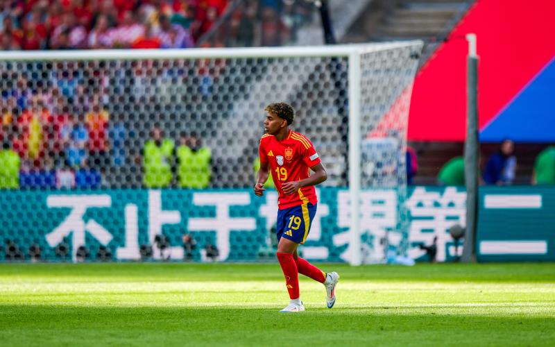 亚马尔在2024欧洲杯横空出世。