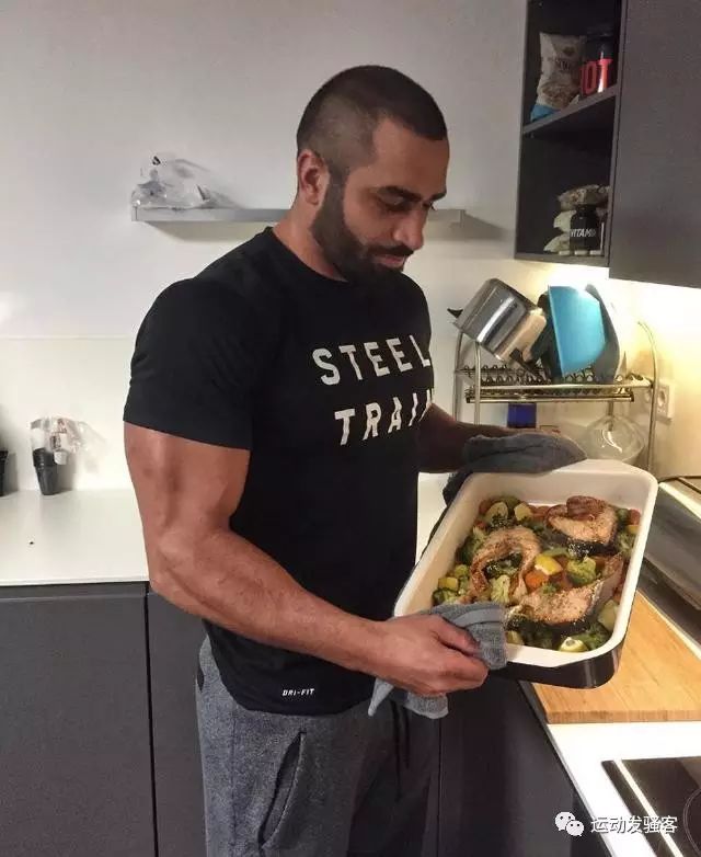 拉扎儿安格洛夫_拉扎尔安格洛夫饮食_拉扎尔安格洛夫腹肌训练