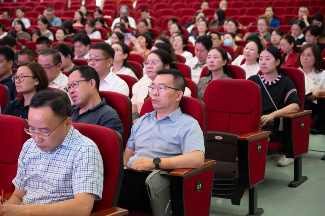 讲座教育家教师心得体会_教育家给教师讲座_教育家的讲座