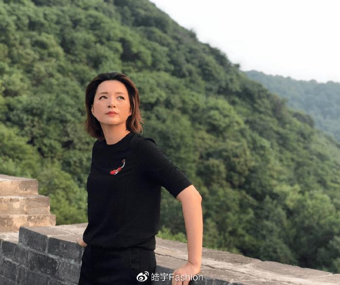 董卿素颜照与化妆对比_董卿素颜照化妆照_董卿化妆前后