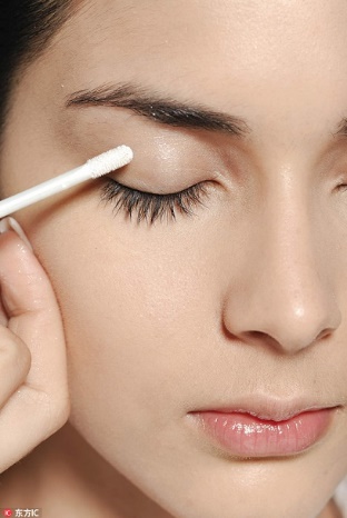 眼睛化妆需要什么_眼睛化妆要打底吗_大眼睛应该怎么化妆