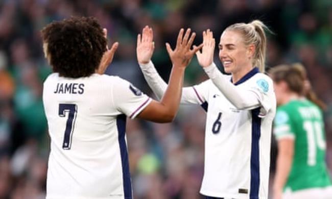 Alex Greenwood celebrates scoring with Lauren James