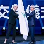2025世界杯颁奖_世界颁奖典礼最高奖项_颁奖杯视频