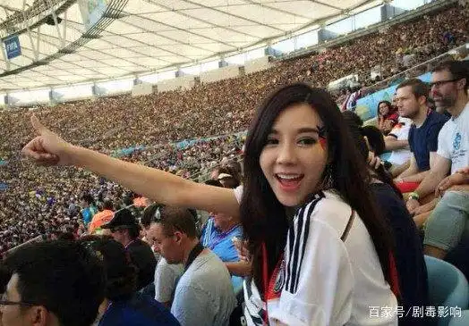 巴西世界杯长腿瞬间 大秀性感成风景 韩国乳神走红_韩国达人秀崔成奉_韩国众多女星走红毯秀身材