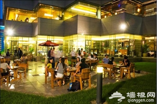 24小时不打烊的狂欢！喝啤酒看世界杯“主场”攻略[墙根网]