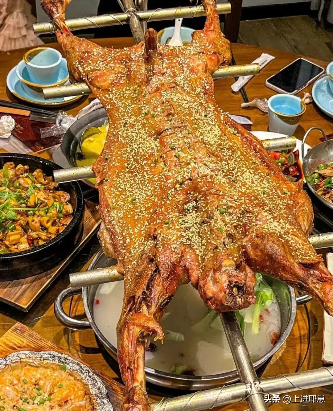 内蒙古特色美食_烤全羊制作方法_内蒙古知名品牌饮食